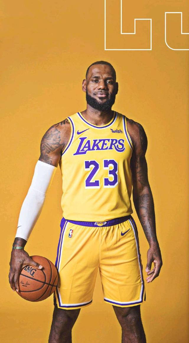 高手在民间！姐妹花脚踩箩筐练习武术，平衡力惊人！（民间卧虎藏龙！姐妹花踩箩筐练武，平衡感逆天）