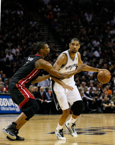 2025中超助攻榜：纳萨里奥、克雷桑9次并列第一，韦世豪8次（2025中超助攻榜：纳萨里奥与克雷桑各9助并列榜首，韦世豪8助紧随其后）