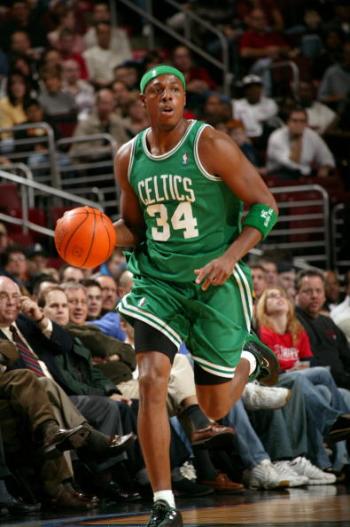 篮球火箭全队手感低迷，全场仅得85分（火箭手感不佳，全场只得85分）