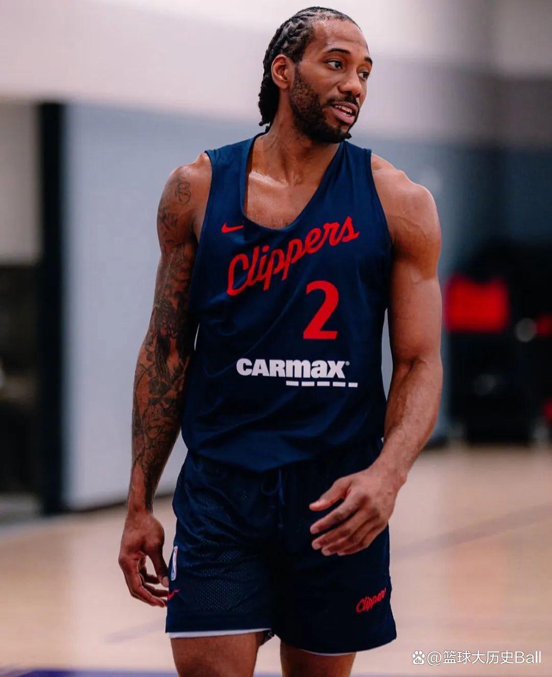 国乒护台太强！蒯曼顶住申裕斌爆冲，林诗栋致命反杀，握拳庆祝（国乒守台稳如山！蒯曼顶住申裕斌狂攻，林诗栋绝杀回击，握拳庆祝）