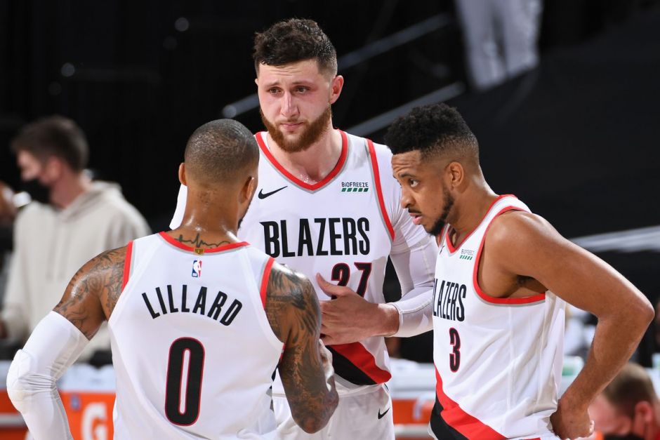 邮报：明年世界杯上下半场中段设强制补水时间，每次三分钟（邮报：明年世界杯上下半场中段将设三分钟强制饮水暂停）