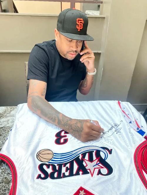 英超焦点战：维拉1-2绝杀阿森纳，曼城争冠机会大增（英超重磅对决：维拉补时2-1击败阿森纳，曼城争冠形势看涨）