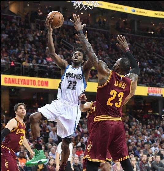 12月8日NBA焦点战：绿军猛龙分区内战，湖勇迎东部劲旅考验（12月8日NBA焦点对决：绿军大战猛龙上演分区内战，湖人、勇士迎战东部强敌）