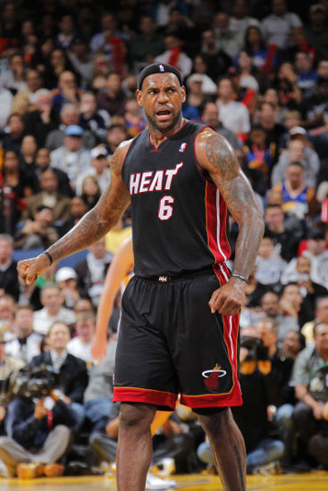 若日尼奥代表弗拉门戈赢下南美解放者杯，生涯再添重要冠军（若日尼奥随弗拉门戈问鼎解放者杯 生涯再添重磅冠军）