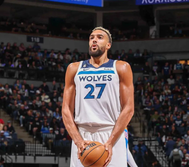 皇马西甲主场20年来首次罚下2人，19年来首次输给塞尔塔（皇马西甲主场20年首现两人染红，19年首负塞尔塔）